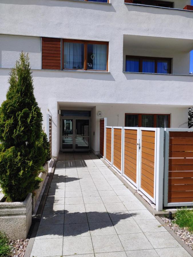 Swinoujscie Platan Patio 6 - Berry Apartments エクステリア 写真